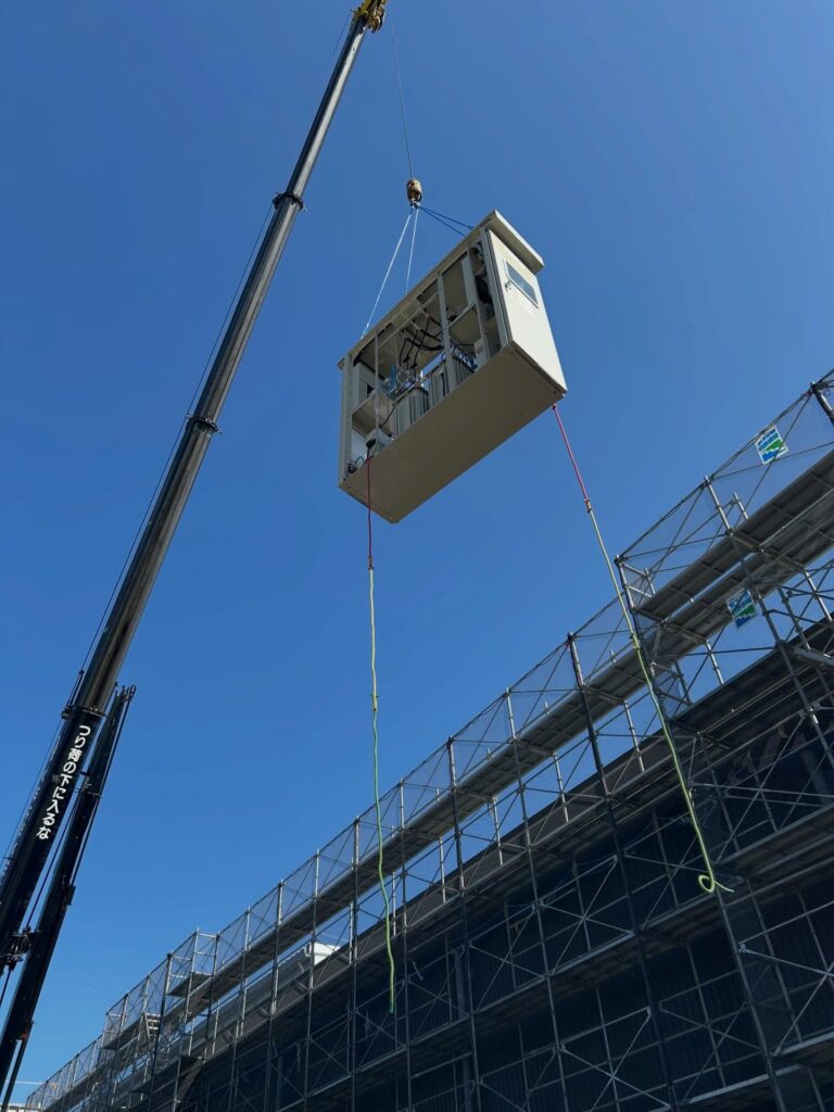 快晴×クレーン吊り・空調機ユニット